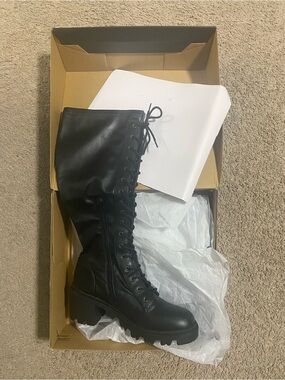 ShoeDazzle Balan Lug Sole Boots 7.5